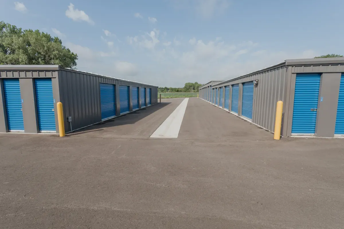 Drive lane KO Storage of Austin, MN